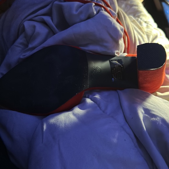 Red velvet heels - Picture 3 of 3